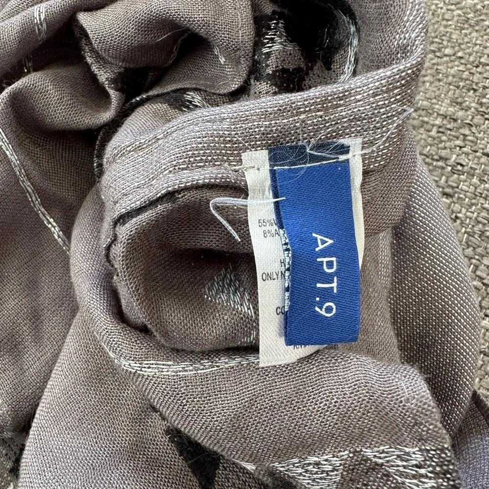 Apt 9 Women’s Gray Aztec Infinity Scarf
